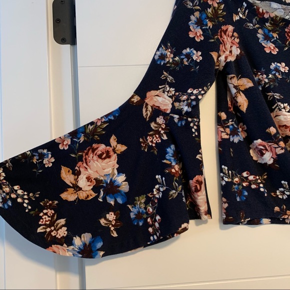 Raggs II Riches | Off Shoulder Floral Shirt - Picture 4 of 14
